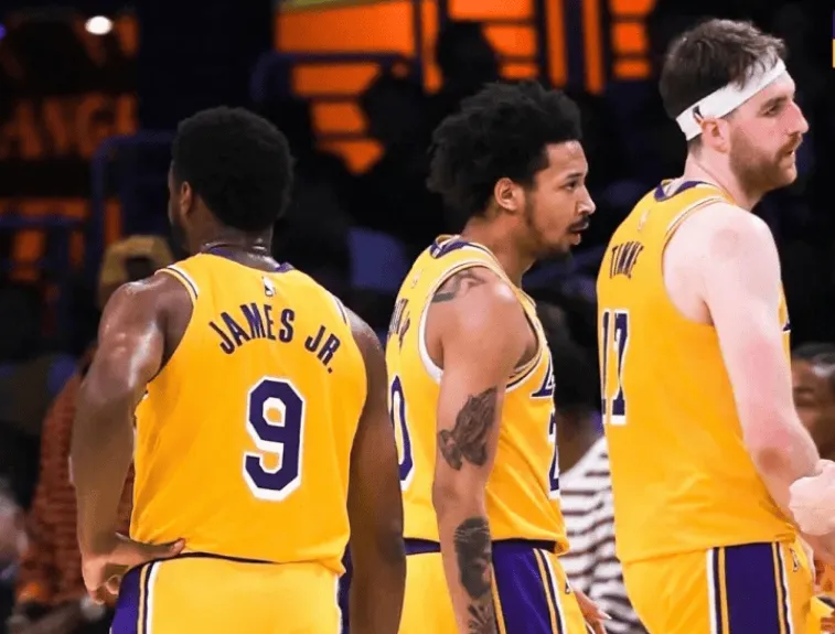 九游娱乐赞助不莱梅-美记：湖人4月已输3场多于整个3月，本季对雷霆马刺活塞1-9